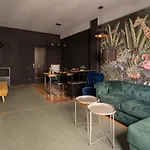 Tropical Jungle Oasis Near Center 2br Balcony 公寓 *