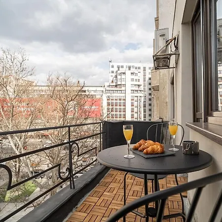 Tropical Jungle Oasis Near Center 2br Balcony *