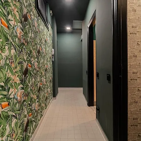 Tropical Jungle Oasis Near Center 2br Balcony Apartment *