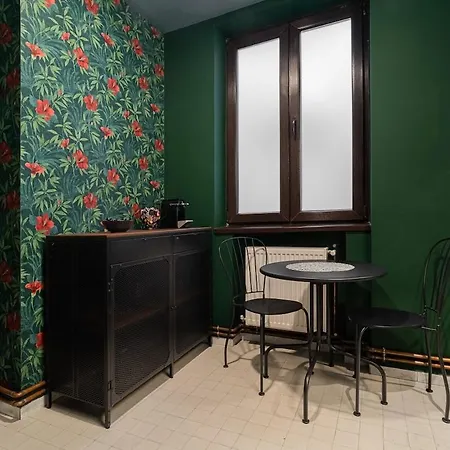 Tropical Jungle Oasis Near Center 2br Balcony Appartement *