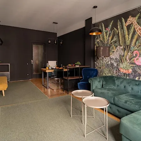 Tropical Jungle Oasis Near Center 2br Balcony Appartement *