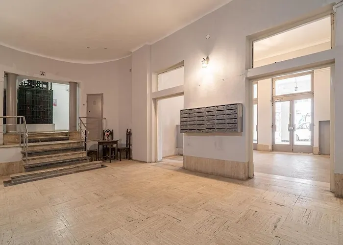 Tropical Jungle Oasis Near Center 2br Balcony Bucharest