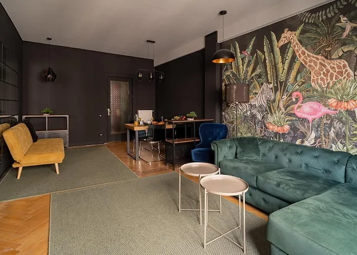 Tropical Jungle Oasis Near Center 2br Balcony Apartment *