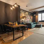 Tropical Jungle Oasis Near Center 2br Balcony * Bukarest